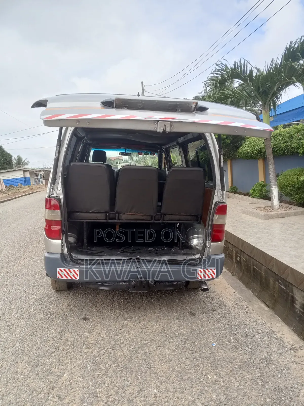 Toyota HiAce 2000 Silver