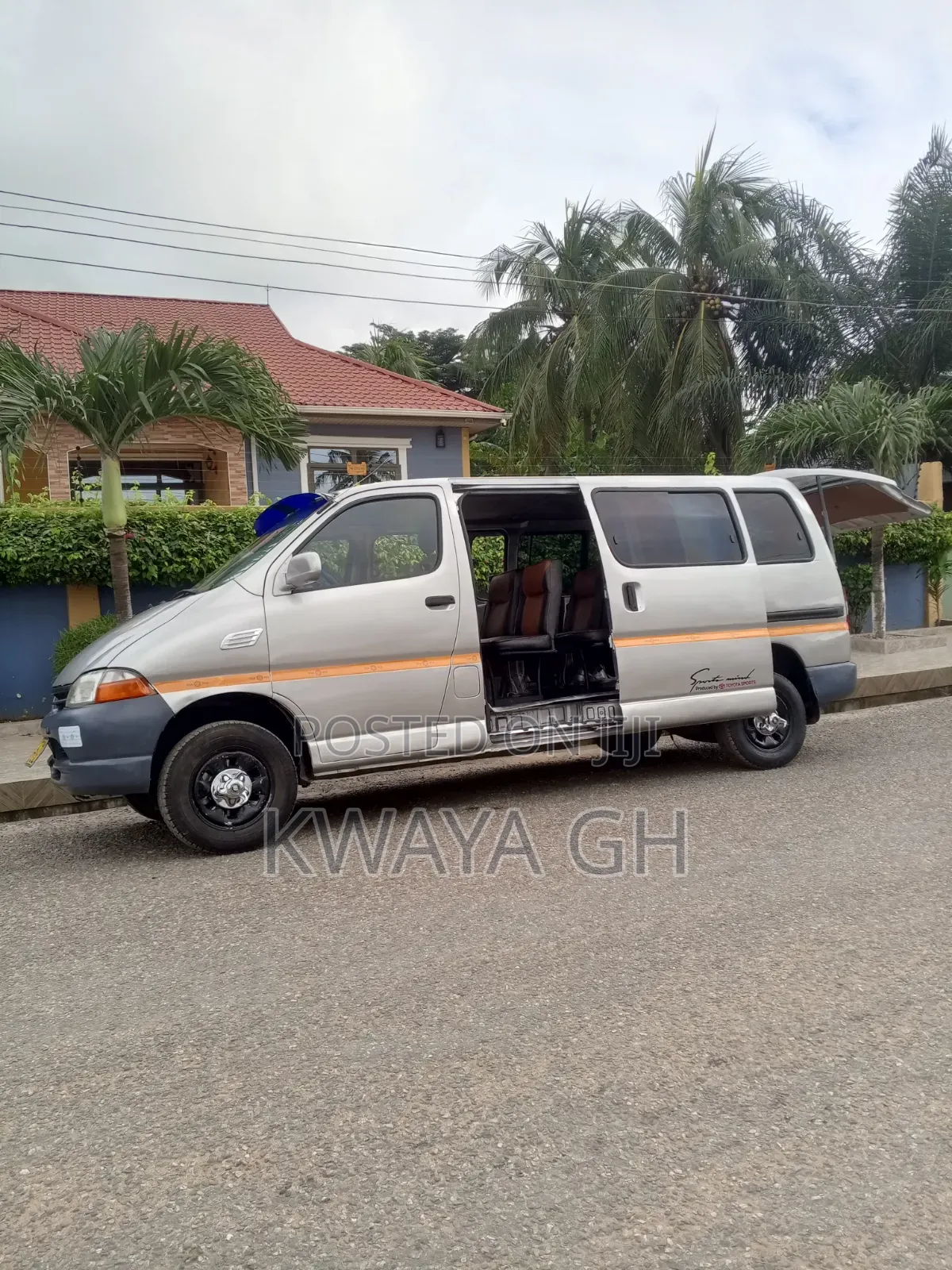 Toyota HiAce 2000 Silver