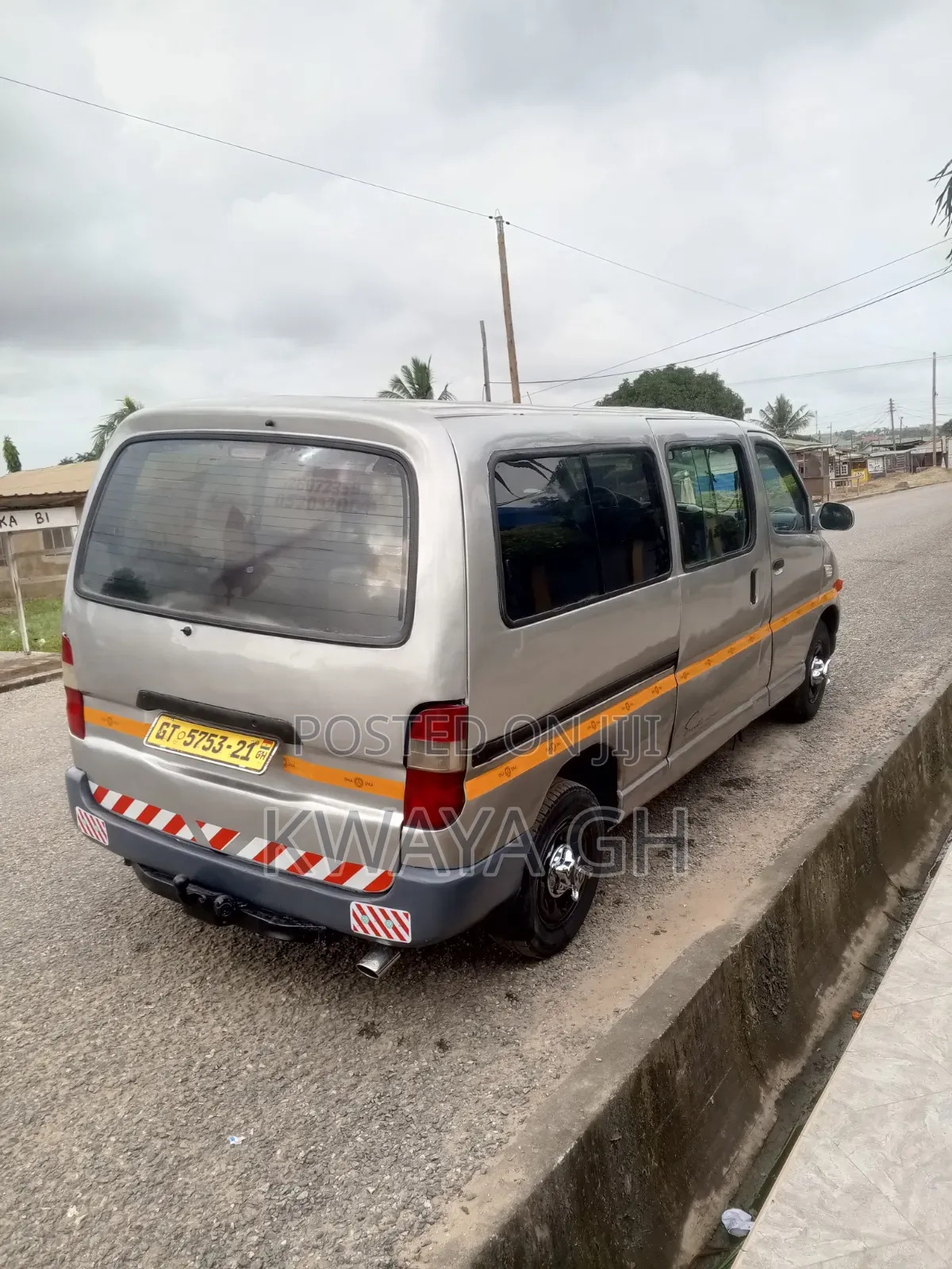 Toyota HiAce 2000 Silver