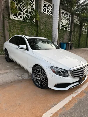 Mercedes-Benz E300 2019 Off white