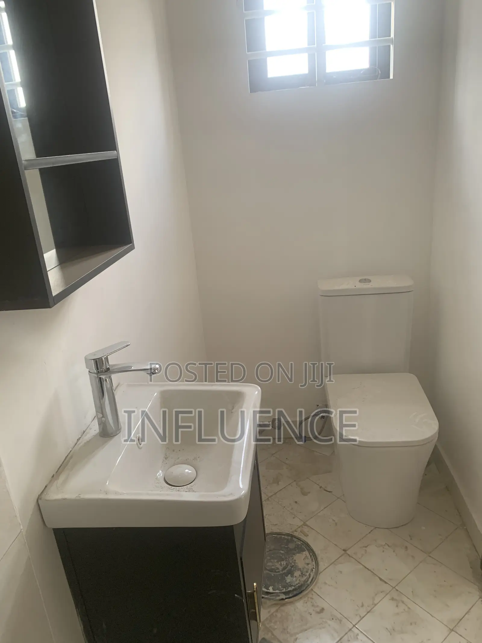 2bdrm House in Nanakrom, Botwe,, East Legon for sale