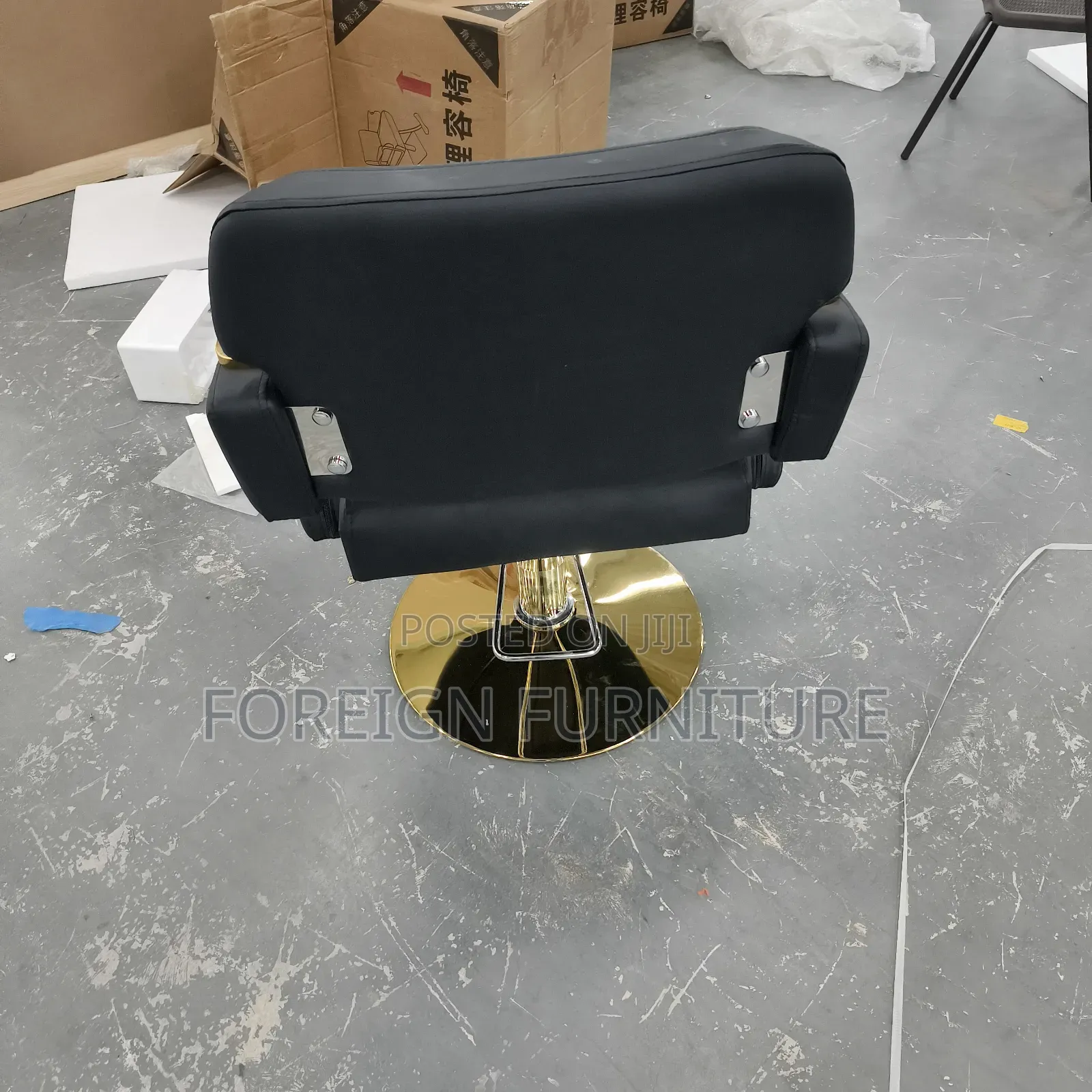 Black and Gold Hydraulic Salon Styling Chair