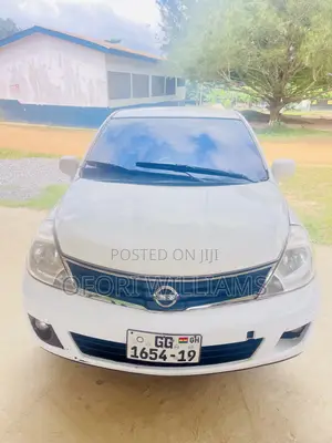 Nissan Versa 2012 White