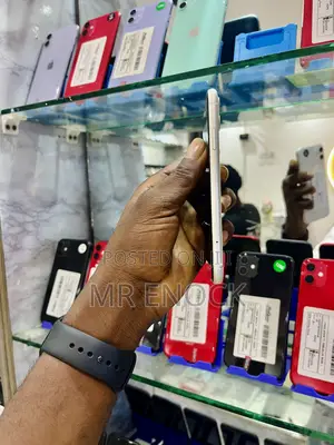 New Apple iPhone 11 64 GB White