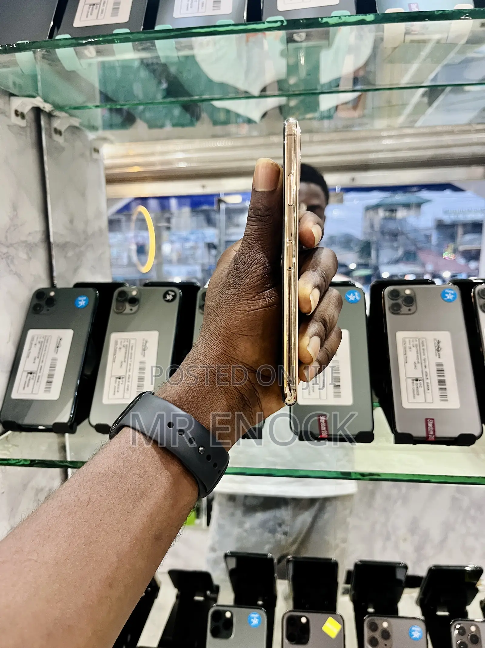 New Apple iPhone 11 Pro Max 256 GB Gold
