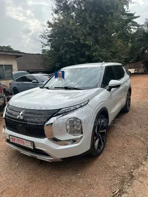 Mitsubishi Outlander SE 2022 White