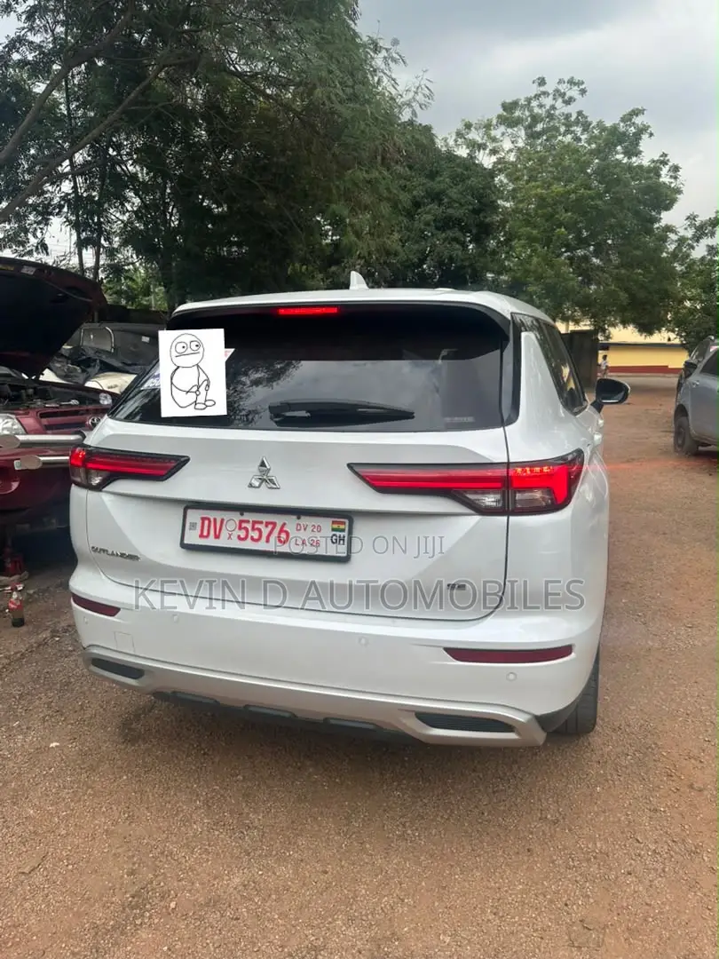 Mitsubishi Outlander SE 2022 White