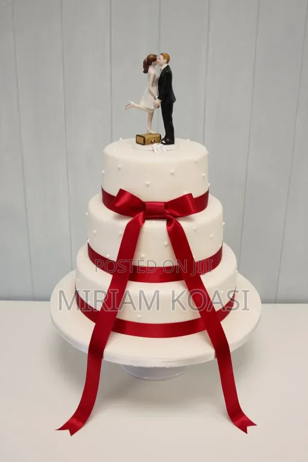 Dotted 3 Steps Wedding Cake