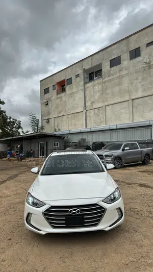 Hyundai Elantra Limited Sedan FWD (2.0L 4cyl 6A) 2017 White
