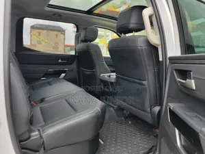 Toyota Tundra 2022 Off white