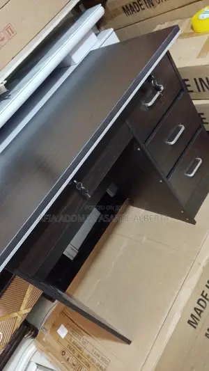 Elegant Office Table/Desk