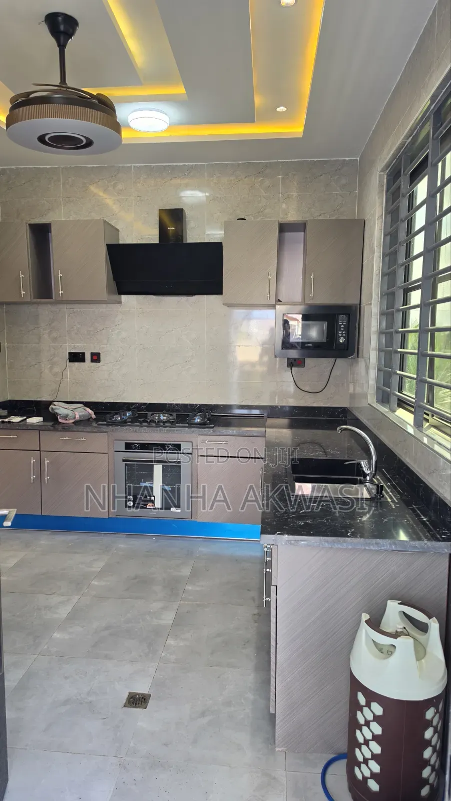 2bdrm Apartment in Community 18, Sakumono for rent