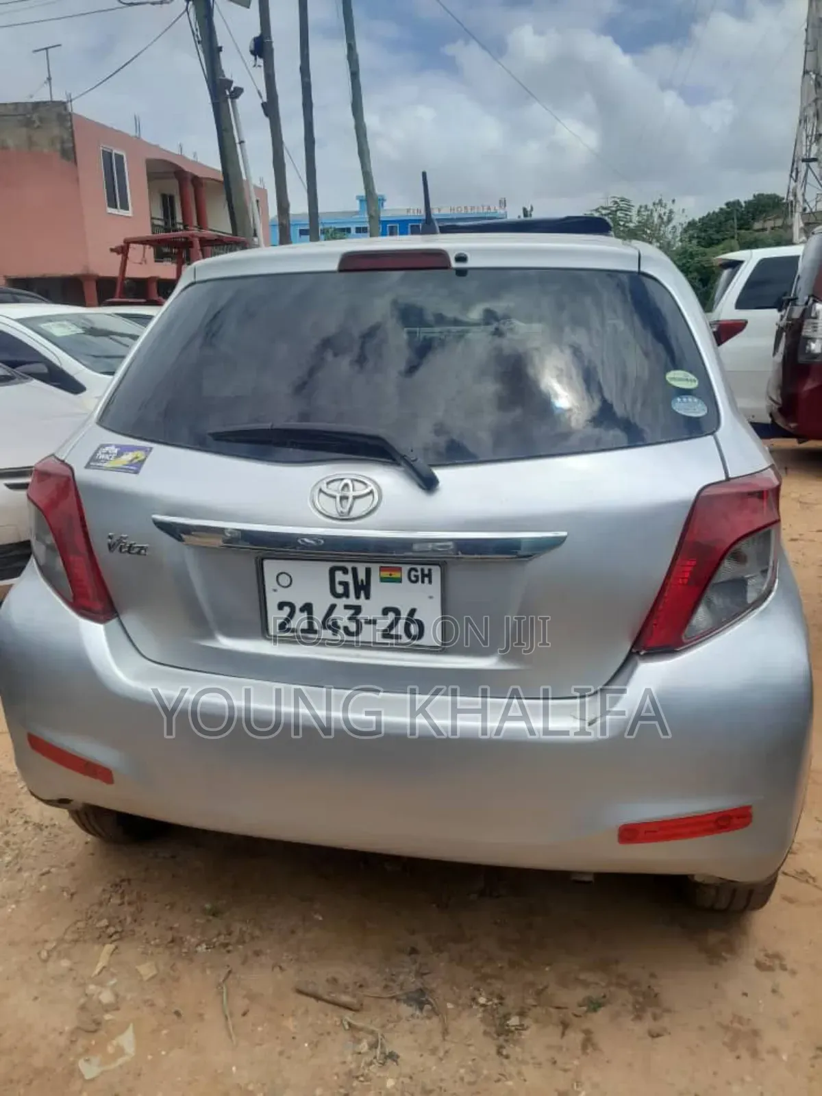 Toyota Vitz 2012 Silver