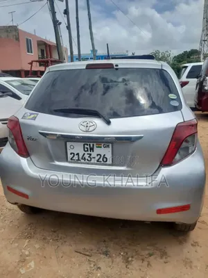 Toyota Vitz 2012 Silver
