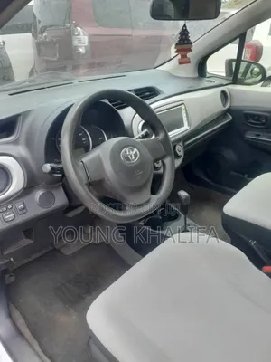 Toyota Vitz 2012 Silver