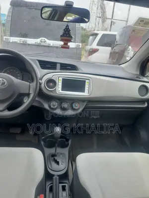 Toyota Vitz 2012 Silver