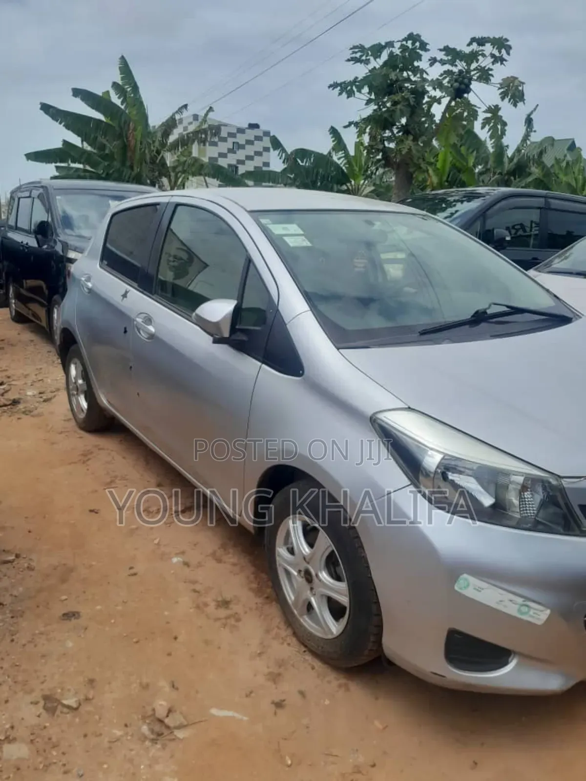 Toyota Vitz 2012 Silver