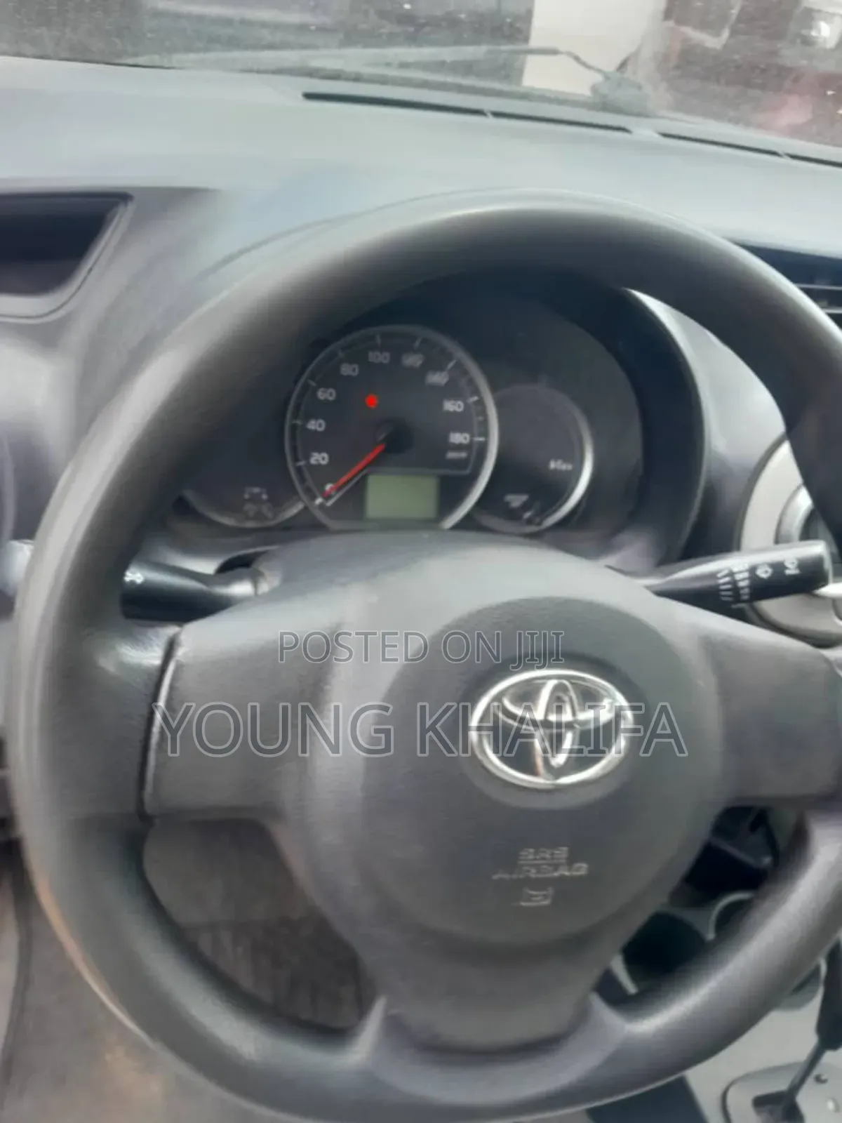 Toyota Vitz 2012 Silver