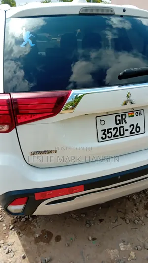 Mitsubishi Outlander SEL FWD 2019 White