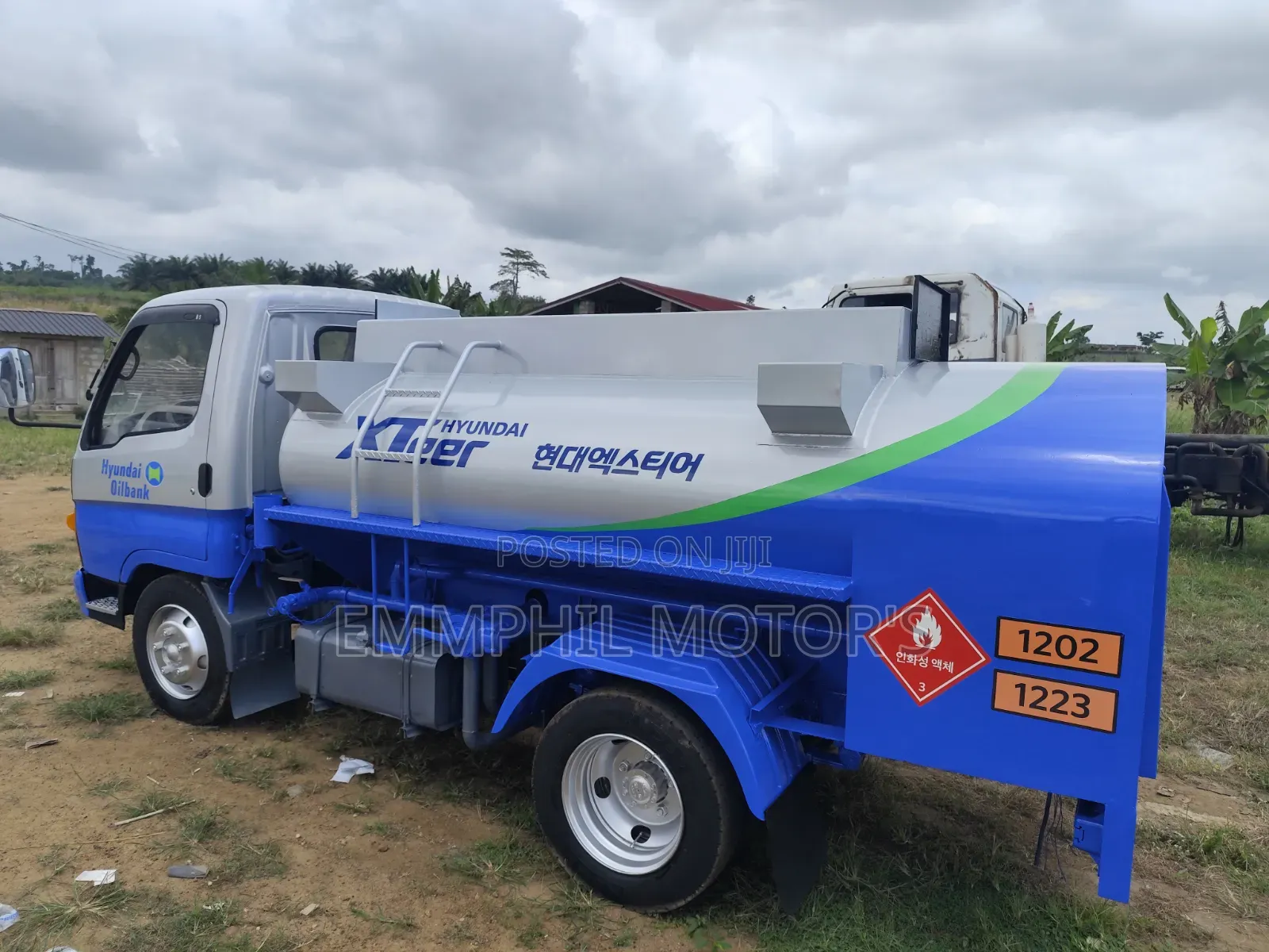 Hyundai Mighty Fuel Truck. 3000litres.