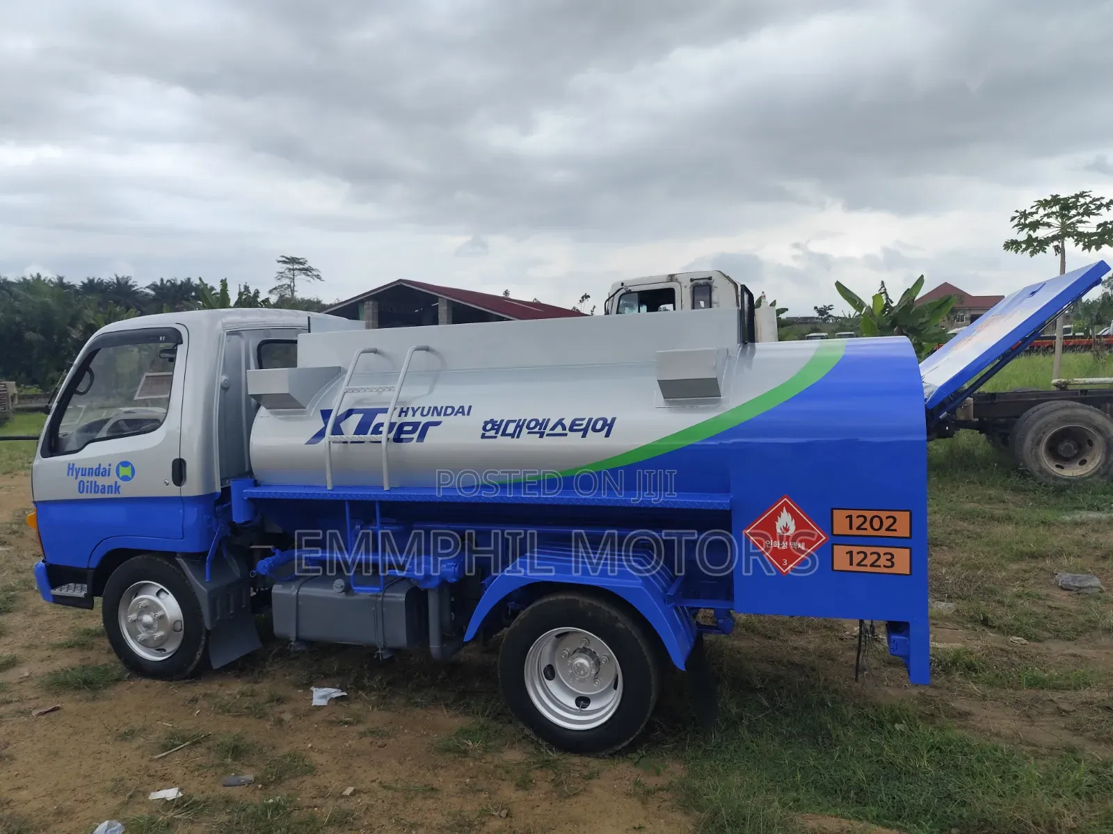 Hyundai Mighty Fuel Truck. 3000litres.