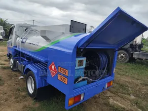 Hyundai Mighty Fuel Truck. 3000litres.