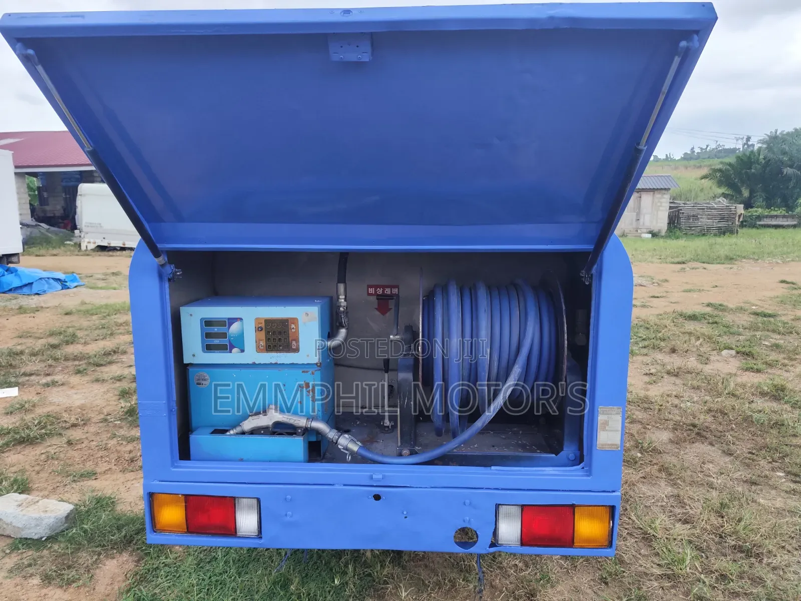 Hyundai Mighty Fuel Truck. 3000litres.