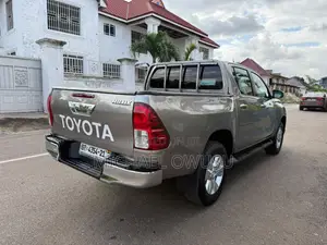Toyota Hilux 2021 Gray