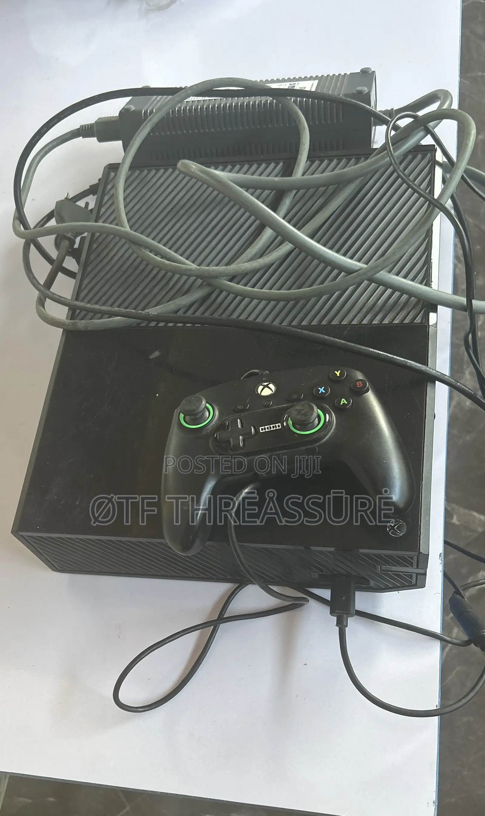 Xbox One Console With One Pad and Fc 26