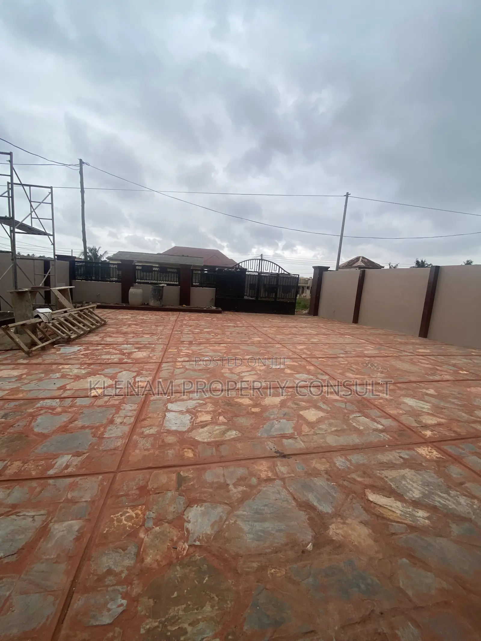 3bdrm House in Gbawe for sale
