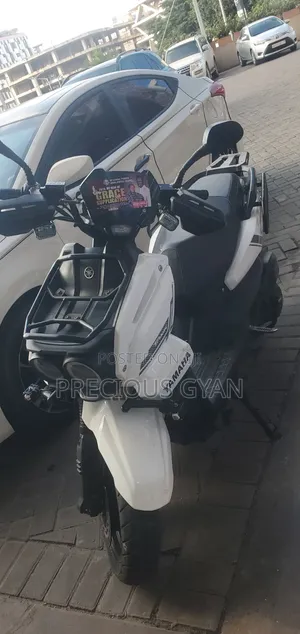 Yamaha Majesty 2024 White