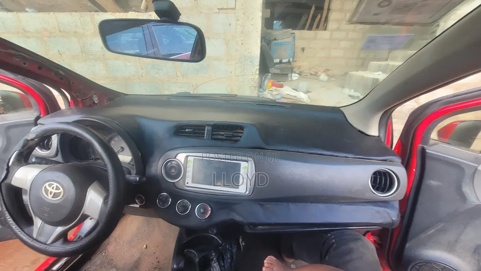 Toyota Vitz 2012 Red