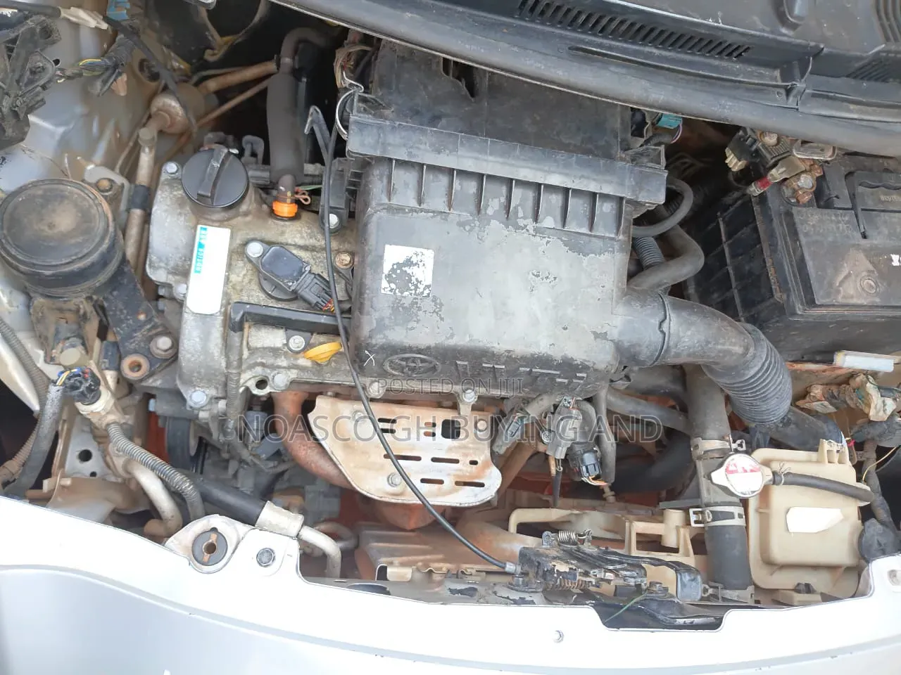 Toyota Vitz 2011 Silver