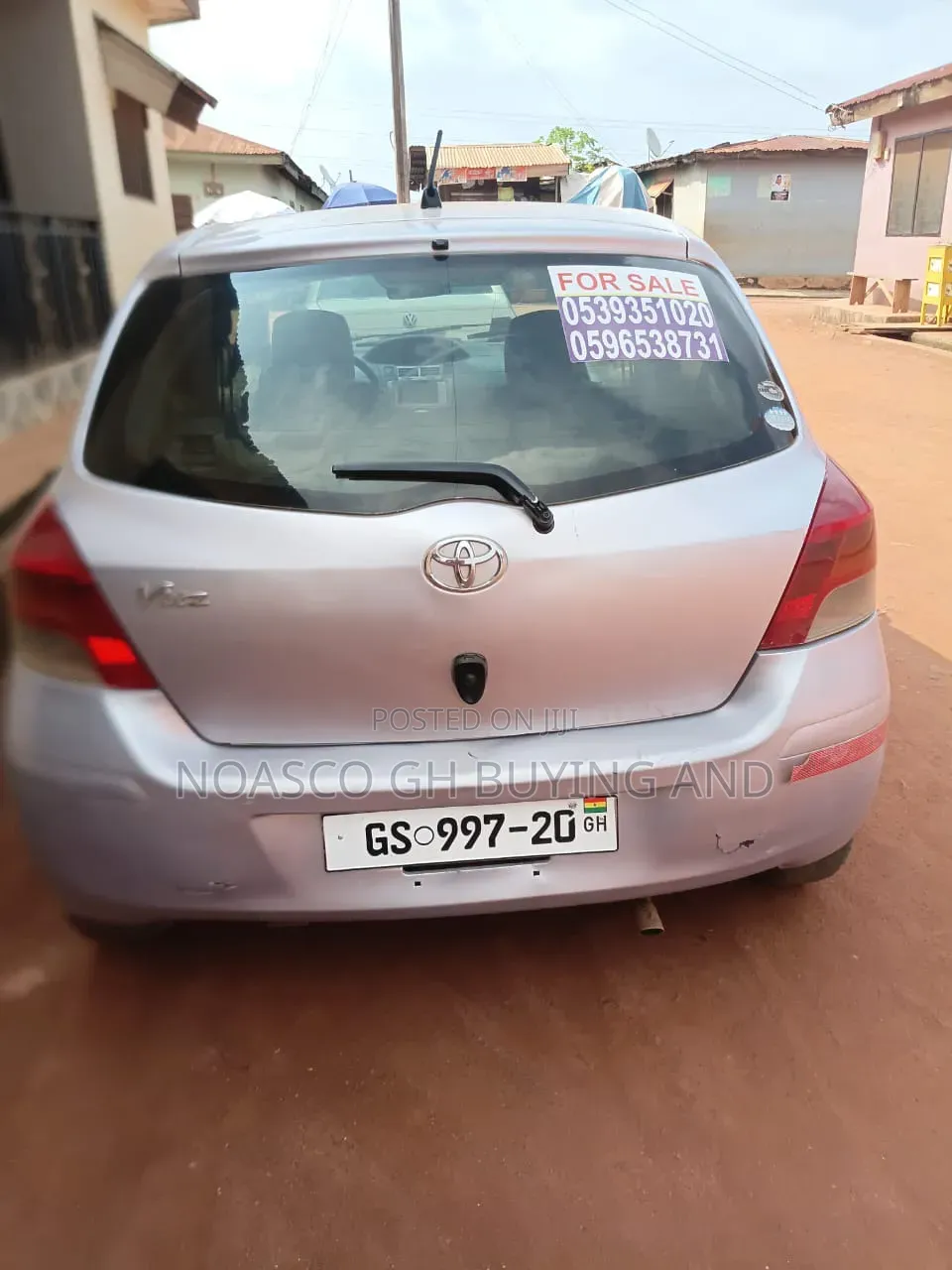 Toyota Vitz 2011 Silver
