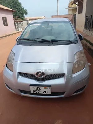 Toyota Vitz 2011 Silver