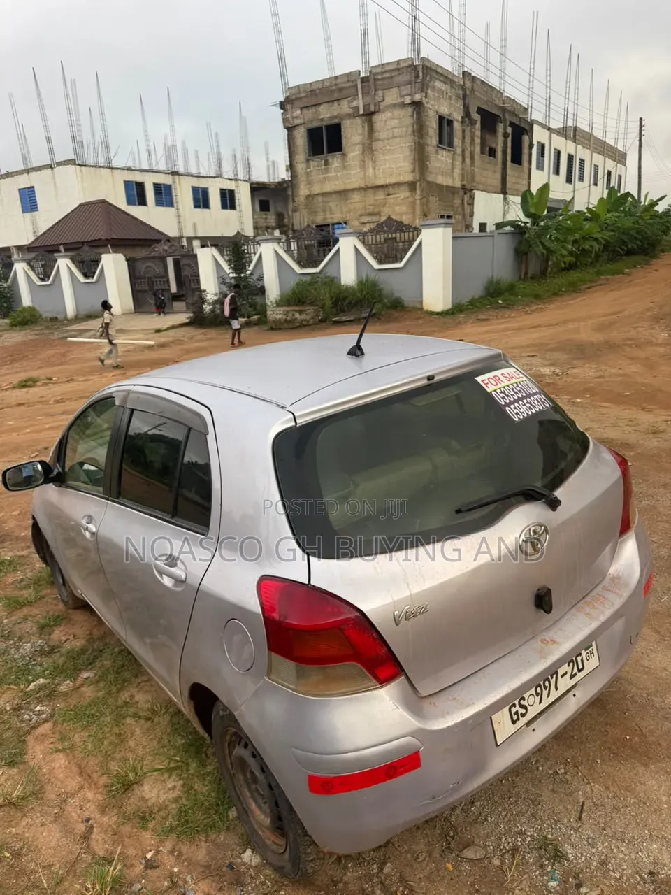 Toyota Vitz 2011 Silver
