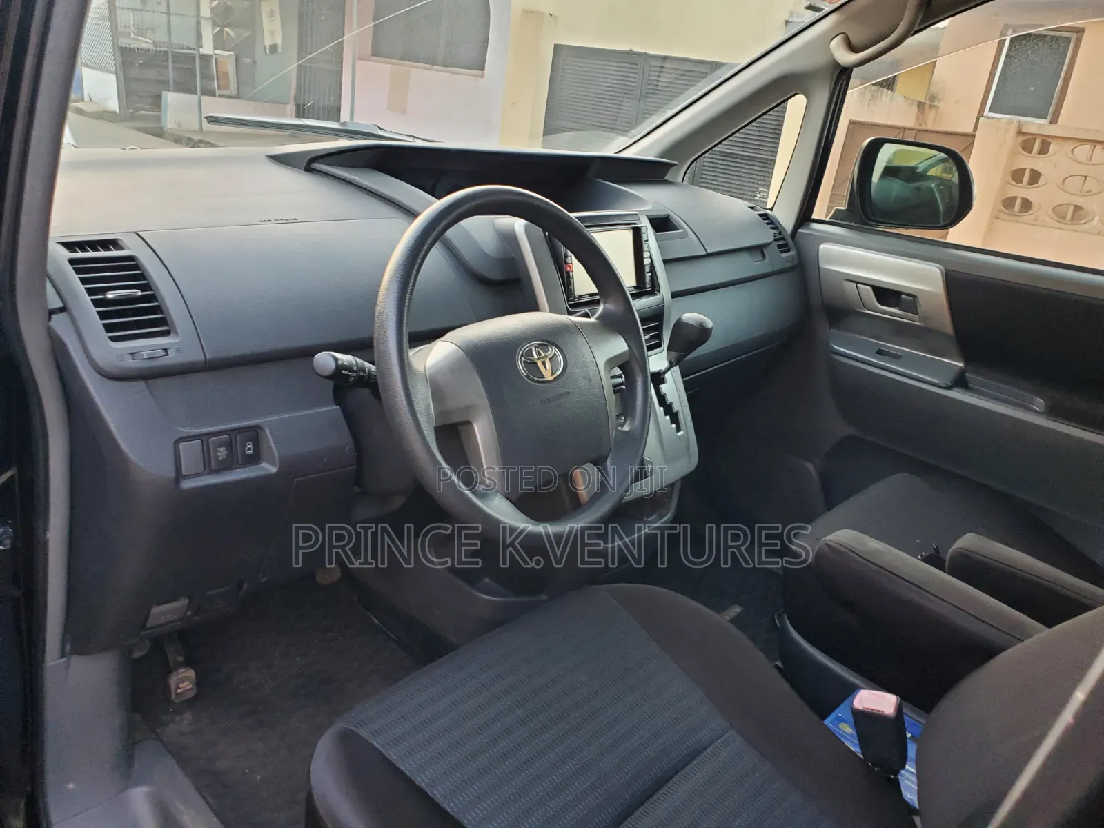 Toyota Voxy V 2WD 8-Seater 2013 Black