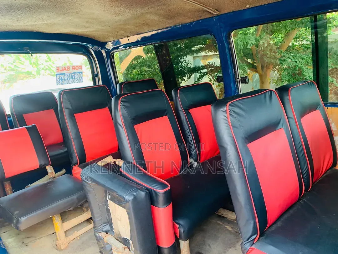 Toyota HiAce 2006 Blue