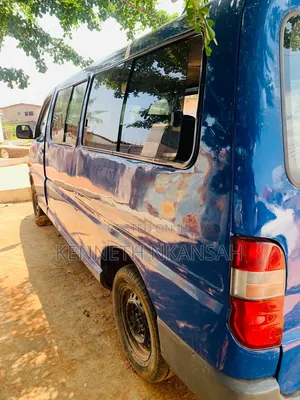 Toyota HiAce 2006 Blue