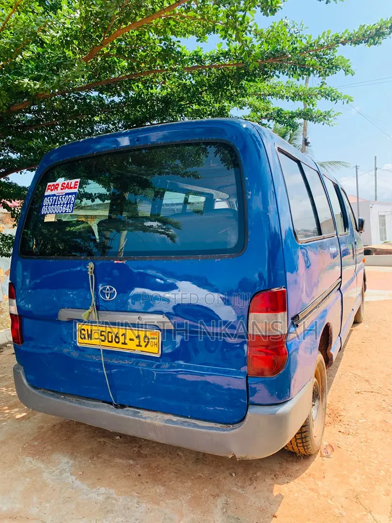 Toyota HiAce 2006 Blue