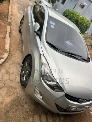 Hyundai Elantra GLS Sedan FWD (1.8L 4cyl 6A) 2013 Silver