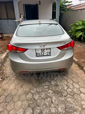 Hyundai Elantra GLS Sedan FWD (1.8L 4cyl 6A) 2013 Silver
