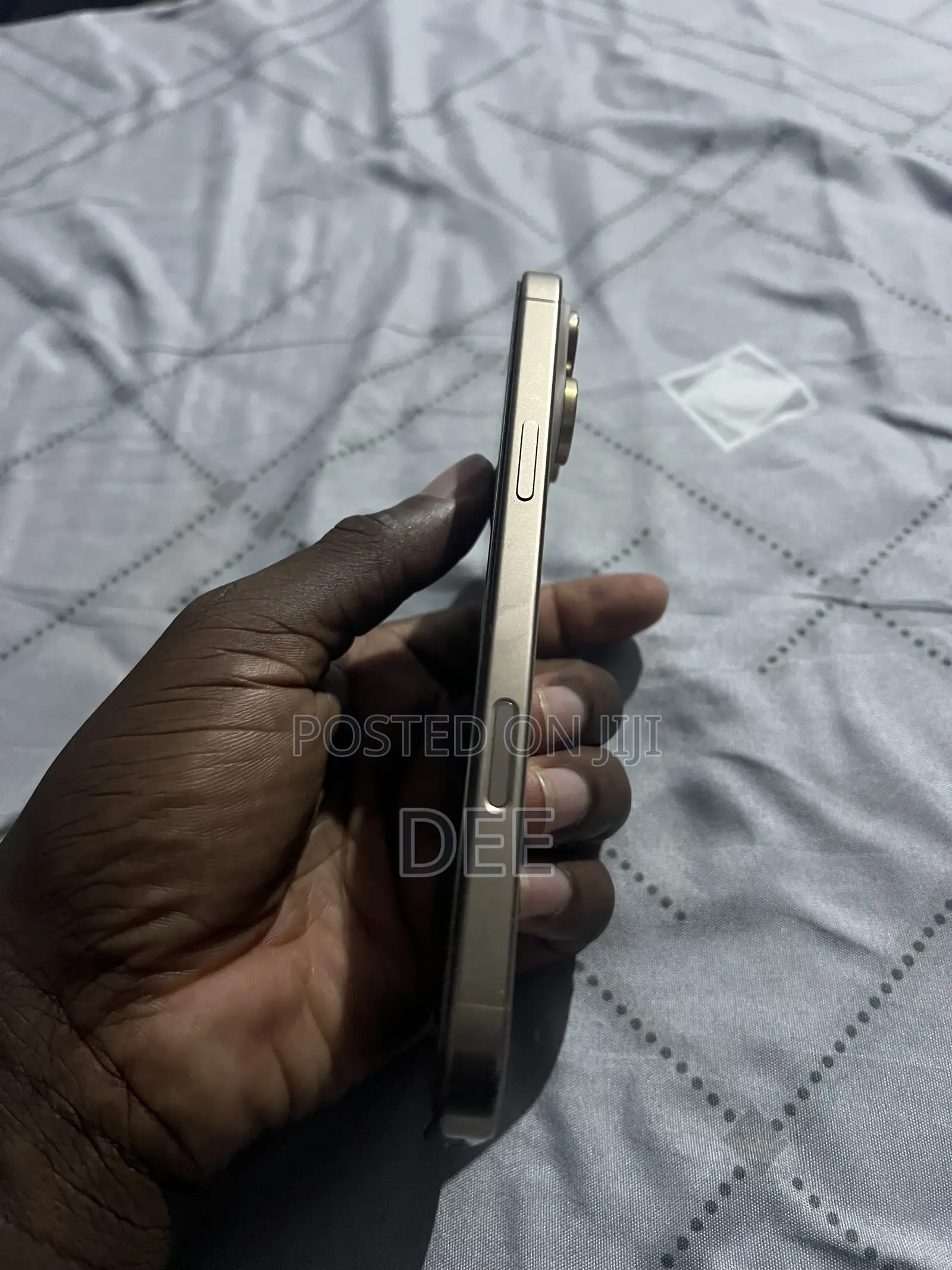 Apple iPhone 16 Pro Max 1 TB Gold