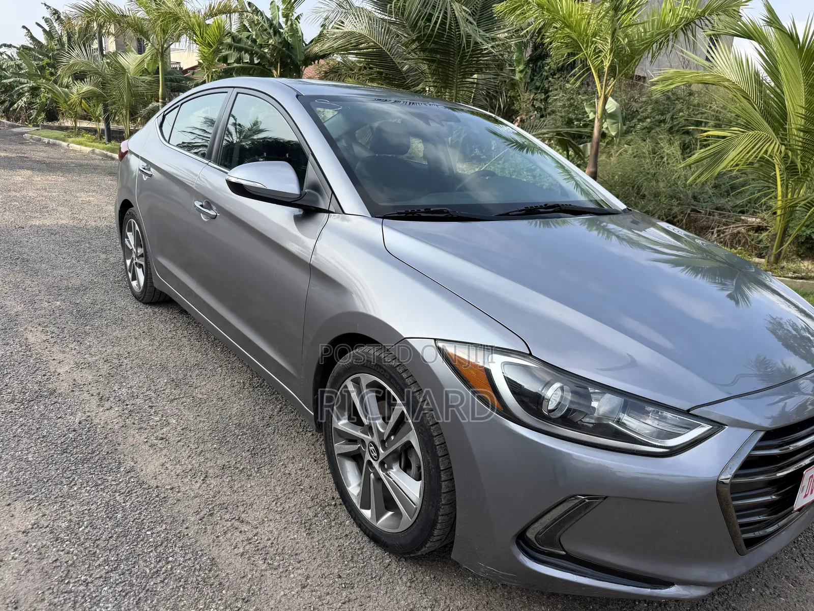 Hyundai Elantra Limited Sedan FWD (2.0L 4cyl 6A) 2017 Gray