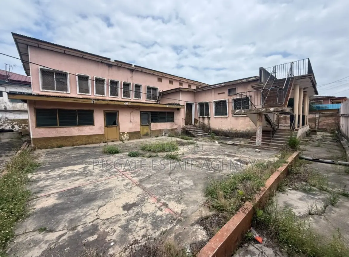 6bdrm House in Lartebiokorshie for sale