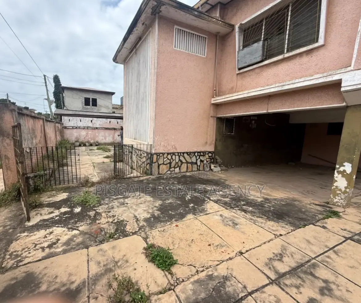 6bdrm House in Lartebiokorshie for sale