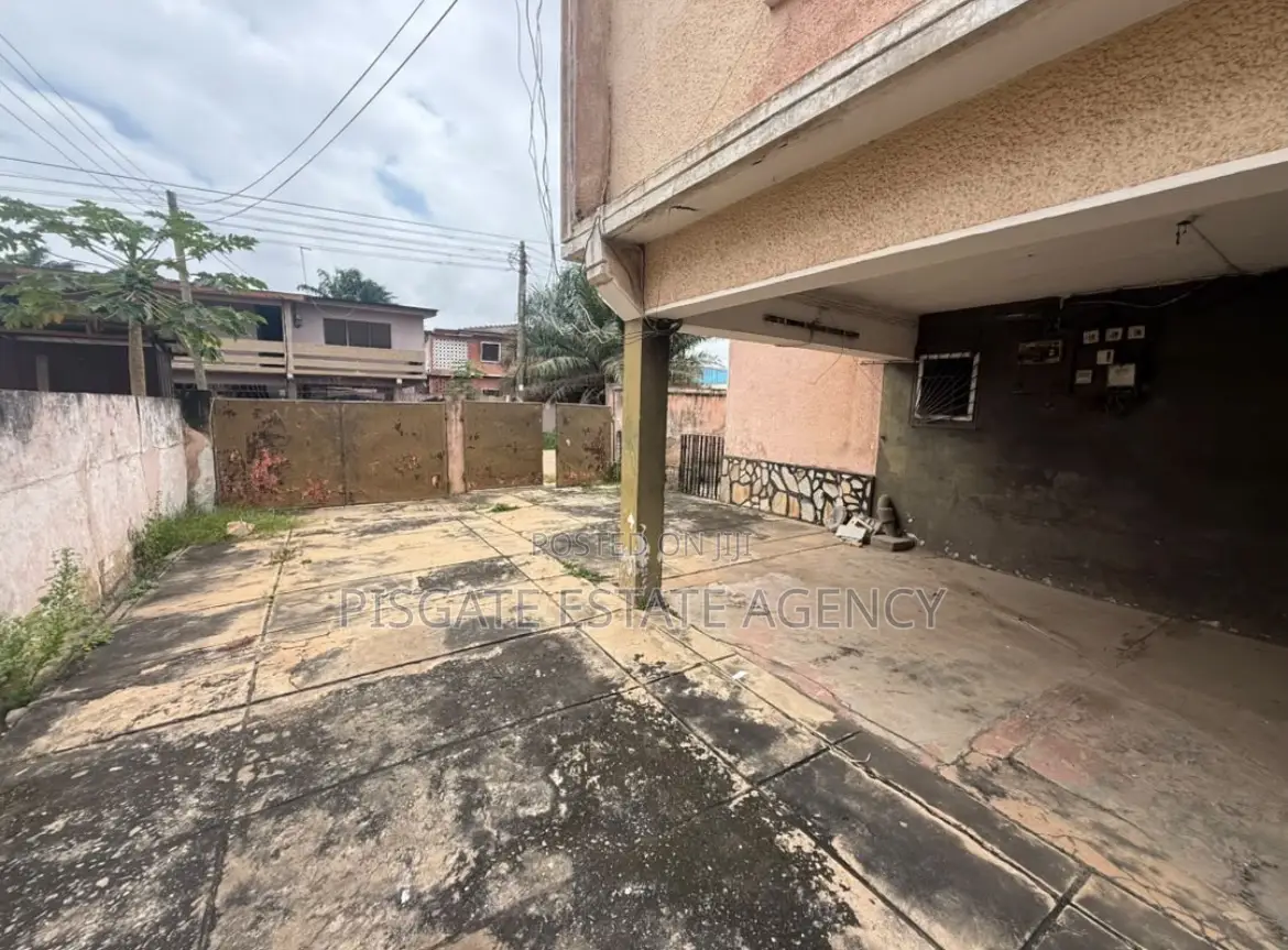 6bdrm House in Lartebiokorshie for sale