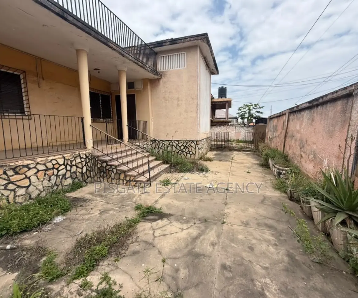 6bdrm House in Lartebiokorshie for sale