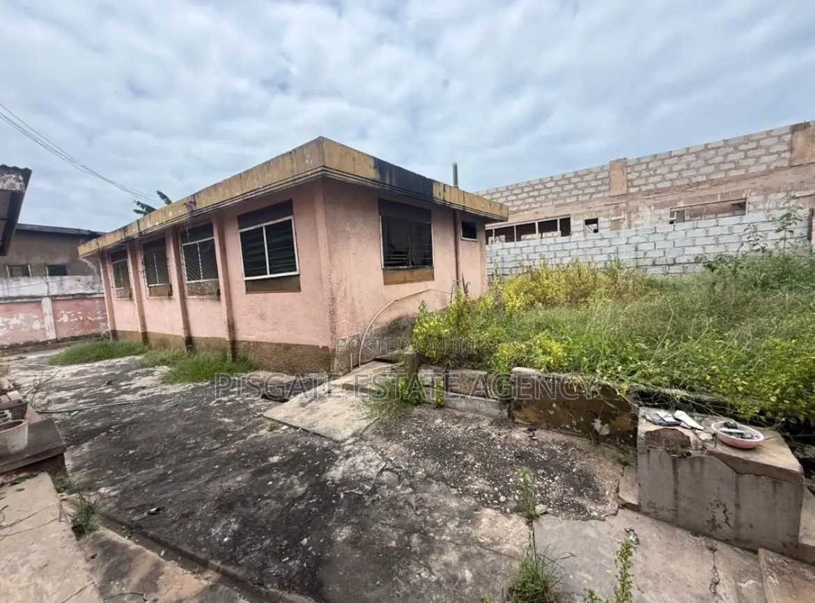 6bdrm House in Lartebiokorshie for sale