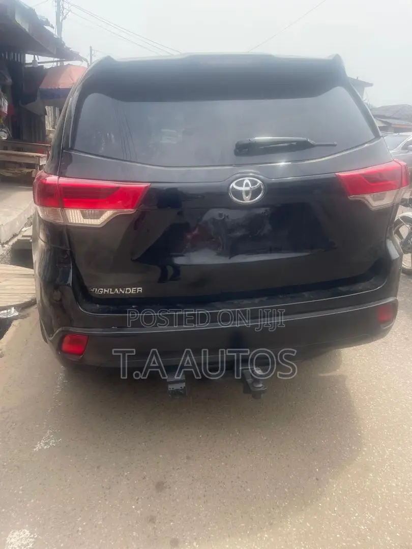 Toyota Highlander LE 4x2 (2.7L 4cyl 6A) 2018 Black